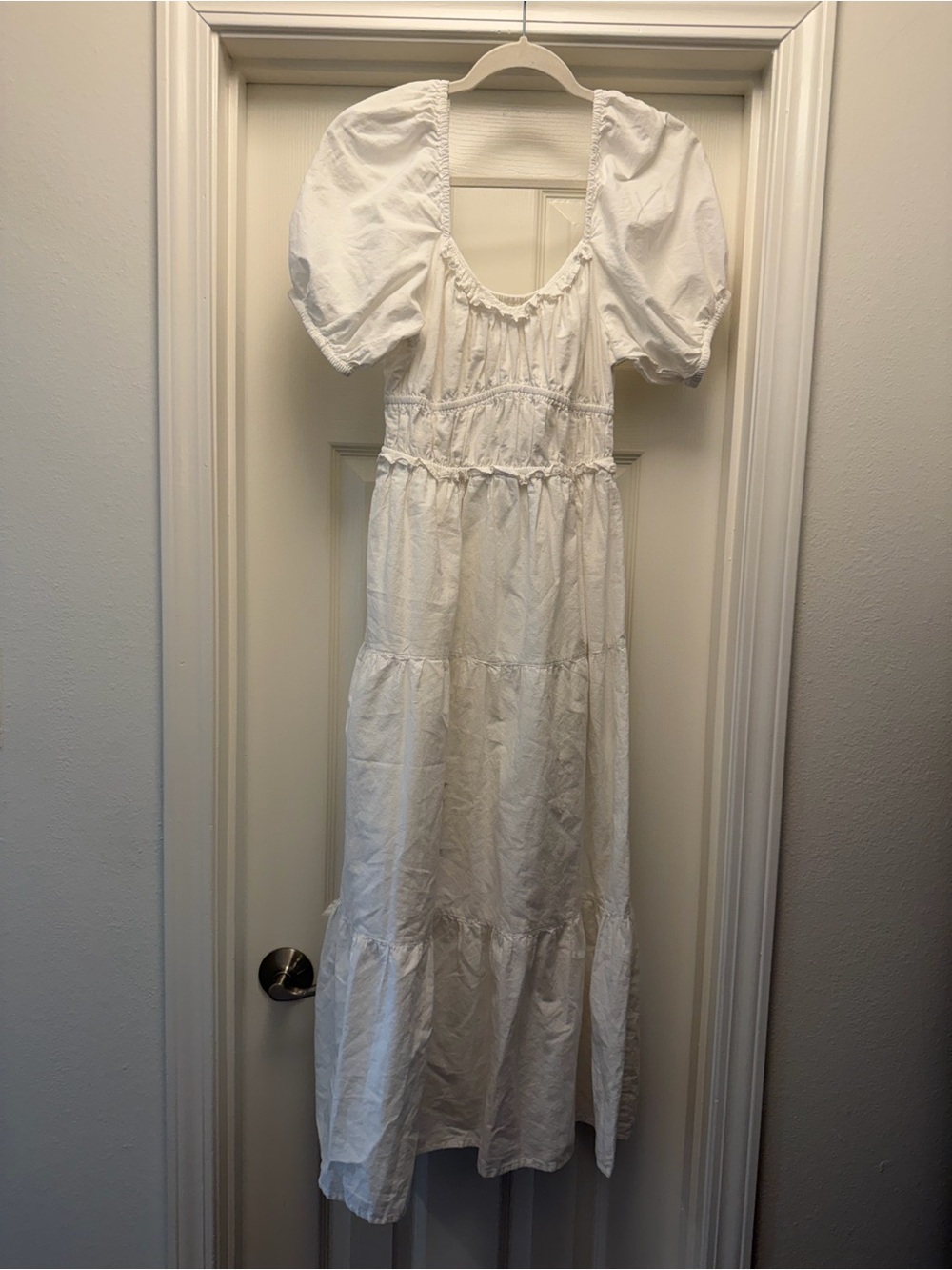 Romantic White Puff-Sleeve Maxi Dress